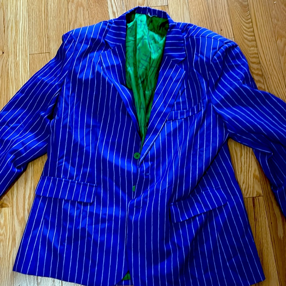 EUC Spirit of Halloween XL Joker Costume with Joker Wig (wig sold separately)